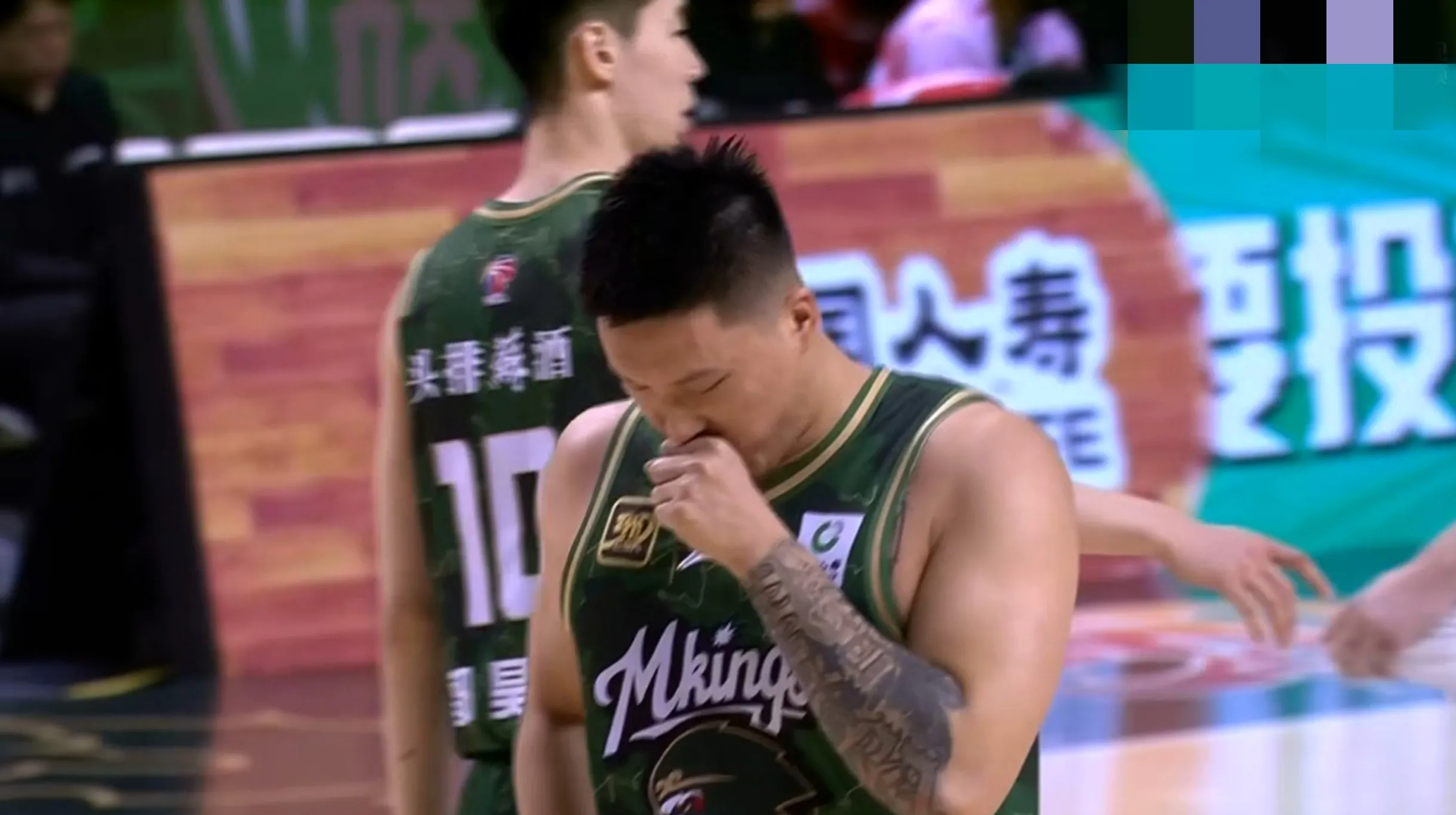 关于76人球员公开质疑裁判判罚尺度，引争议，记者单位不要.的信息